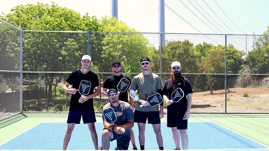 Team PHYR at the net